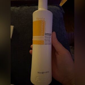 Fanola Nourishing Conditioner - White and Yellow